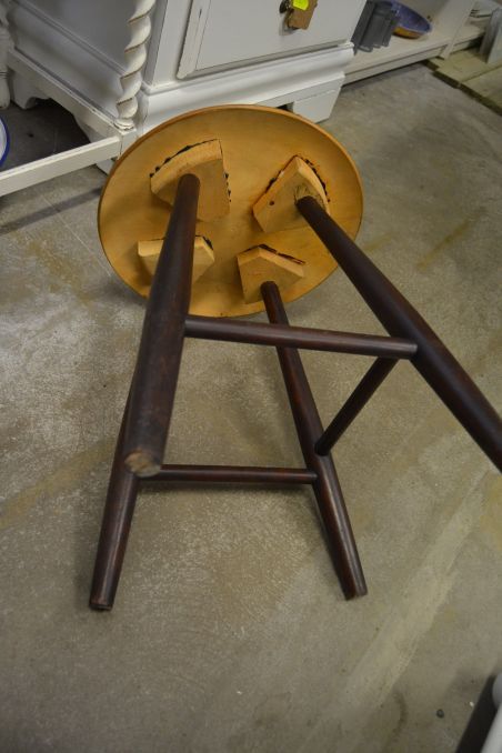 (L-795) Nõgusa vineerpõhjaga taburet Taanist