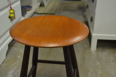 (L-795) Nõgusa vineerpõhjaga taburet Taanist