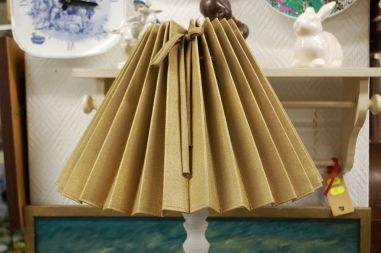 (V-29A) Kõrgel jalal laualamp