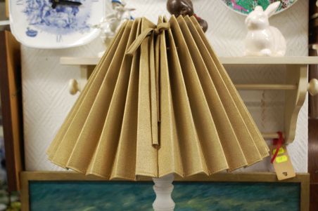 (V-29A) Kõrgel jalal laualamp