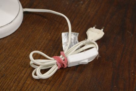 (V-29A) Kõrgel jalal laualamp