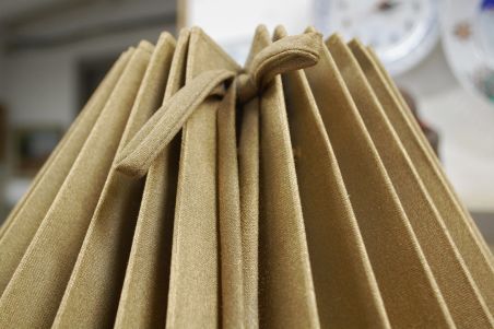 (V-29A) Kõrgel jalal laualamp