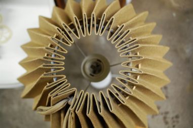 (V-29A) Kõrgel jalal laualamp