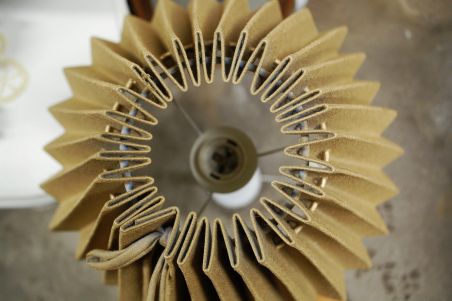 (V-29A) Kõrgel jalal laualamp