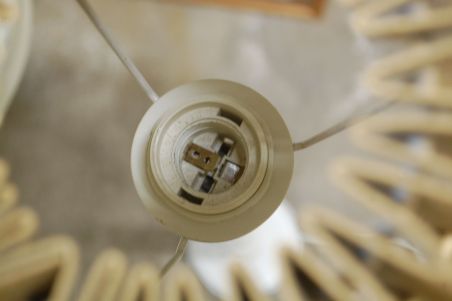 (V-29A) Kõrgel jalal laualamp