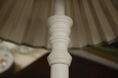 (V-29A) Kõrgel jalal laualamp