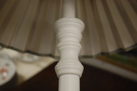 (V-29A) Kõrgel jalal laualamp