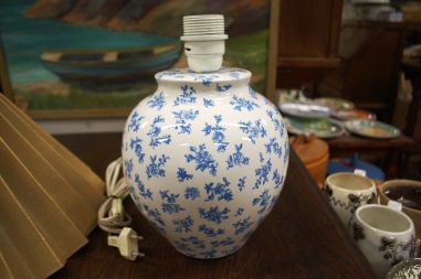 (n-7672) Laura Ashley, lilleline laualamp