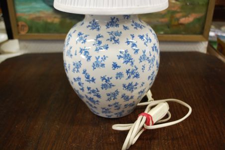 (n-7672) Laura Ashley, lilleline laualamp