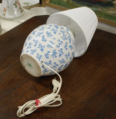 (n-7672) Laura Ashley, lilleline laualamp