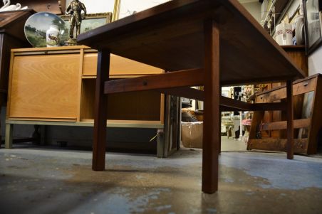 (L-803) Puidust diivanilaud (tiik?)