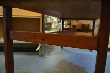 (L-803) Puidust diivanilaud (tiik?)