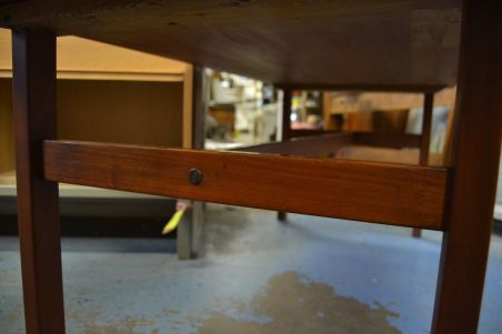 (L-803) Puidust diivanilaud (tiik?)