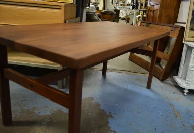 (L-803) Puidust diivanilaud (tiik?)