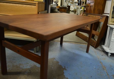 (L-803) Puidust diivanilaud (tiik?)