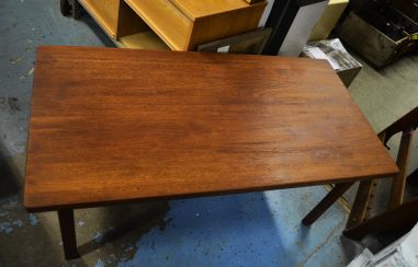 (L-803) Puidust diivanilaud (tiik?)