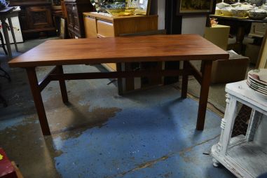 (L-803) Puidust diivanilaud (tiik?)