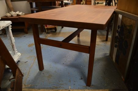 (L-803) Puidust diivanilaud (tiik?)