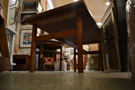 (L-803) Puidust diivanilaud (tiik?)