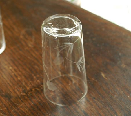 (L-804) Lillemustriga lõigatud klaasid, 10tk