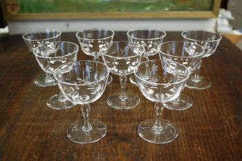 (L-805) Lillemustriga lõigatud pokaalid/pitsid jalal, 9tk