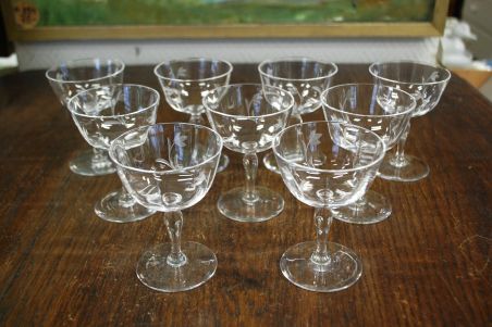 (L-805) Lillemustriga lõigatud pokaalid/pitsid jalal, 9tk