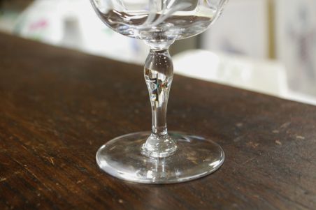 (L-805) Lillemustriga lõigatud pokaalid/pitsid jalal, 9tk