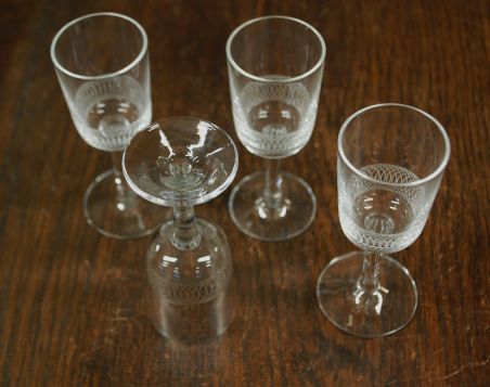 (L-806/2) Lõigatud mustriga pitsid jalal, 4tk