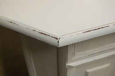 (L-810) Valge kitsas kummut