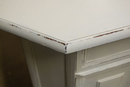 (L-810) Valge kitsas kummut