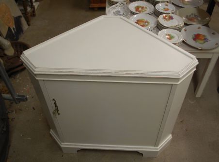 (L-811) Valge nurgakapp