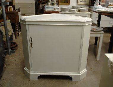 (L-811) Valge nurgakapp