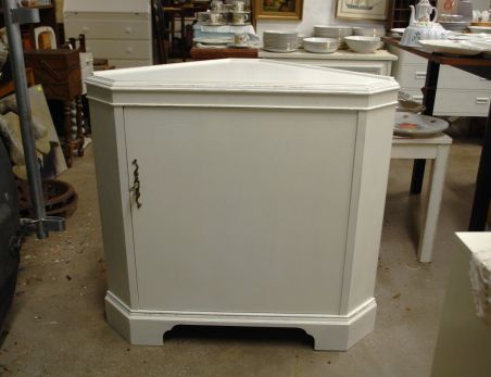 (L-811) Valge nurgakapp