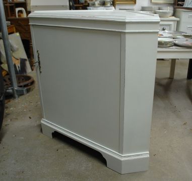 (L-811) Valge nurgakapp