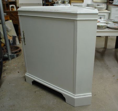 (L-811) Valge nurgakapp