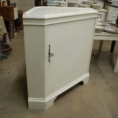 (L-811) Valge nurgakapp