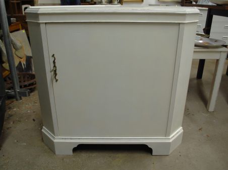 (L-811) Valge nurgakapp