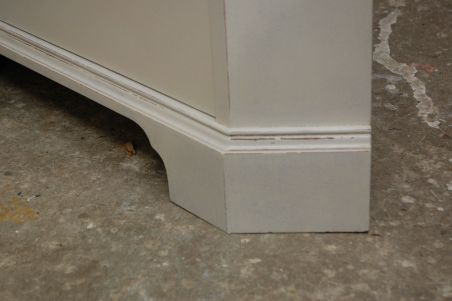 (L-811) Valge nurgakapp