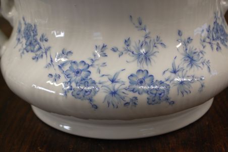 (n-7719) Bavaria Winterling Kirschenlamitz, lilleline suurem tirin