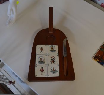 (n-7733) Lõikelaud noaga, juustualus