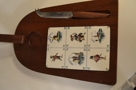 (n-7733) Lõikelaud noaga, juustualus