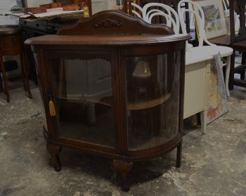 (n-7736) Kumerate klaasidega kummut, baarikapp