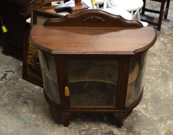 (n-7736) Kumerate klaasidega kummut, baarikapp 2