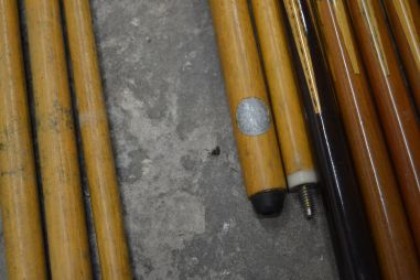 (n-7742) Snuukri või piljardi kiide ja tarvikute komplekt , 16 detaili