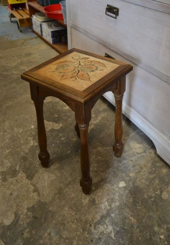 (n-7755) Keraamilise pinnaga postament