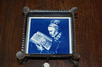 (n-7780) Delft, Rembrandt " Old Woman Reading a Lecionary", huvitav tuhatoos 2