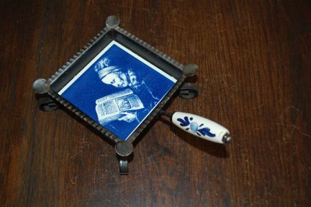 (n-7780) Delft, Rembrandt " Old Woman Reading a Lecionary", huvitav tuhatoos