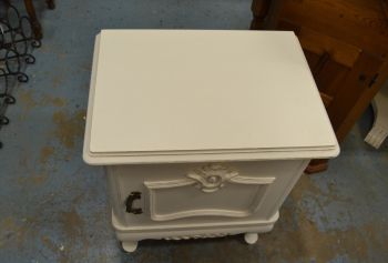 (n-7786) Valge väiksem kummut, öökapp 2