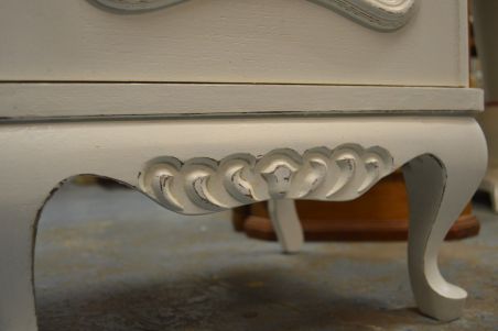 (n-7786) Valge väiksem kummut, öökapp