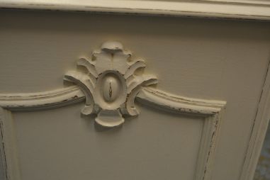 (n-7786) Valge väiksem kummut, öökapp